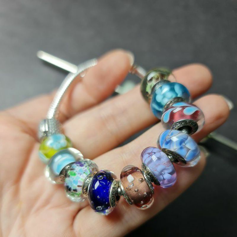 Charm thủy tinh hoa, thủy tinh màu xỏ vòng.