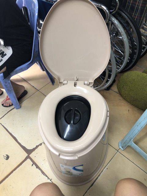 Bô vệ sinh cho người già, toilet di động nhựa cao cấp