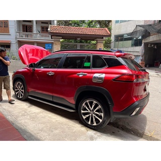 Bậc lên xuống, bệ bước chân Toyota Cross 2020 - 2022. Mẫu ĐÚC viền gương