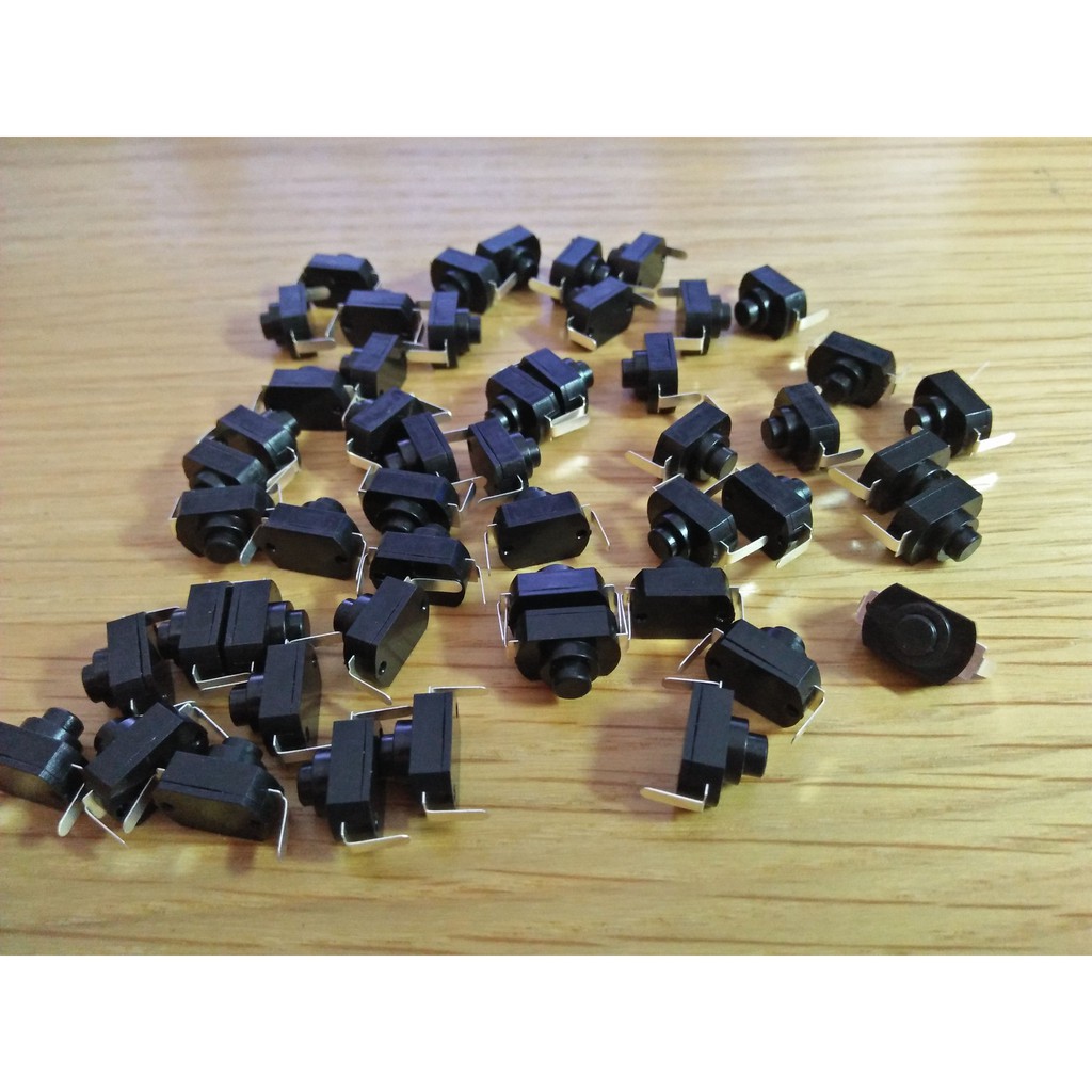 SET 2 công tắc nút nhấn màu đen 30V 1A cao cấp.