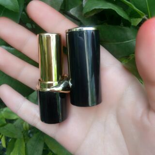 Vỏ son rỗng 💋