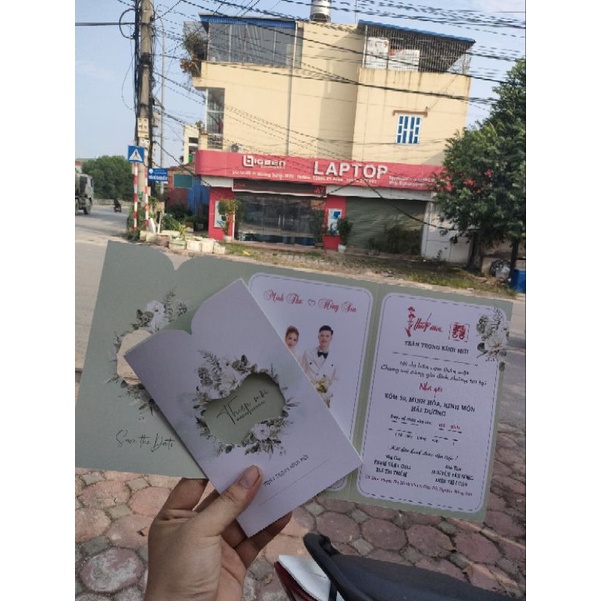 In thiệp mời cưới rẻ - in ảnh lên thiệp cưới độc đáo khi mời cưới