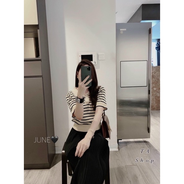 {Amanda} Áo croptop len cổ đức kẻ ngang co giãn mặc siêu thích. Áo polo co giãn kẻ hot trend. | BigBuy360 - bigbuy360.vn