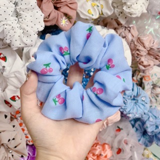 Cột tóc srunchies cherry