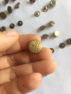 Cúc nút bấm 4 chi tiết