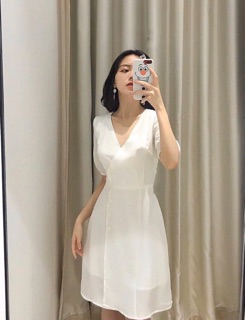 Đầm trắng cổ tim tay lỡ