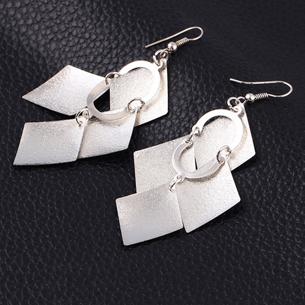 Khuyên tai nữ trang dáng dài tạo hình độc đáo