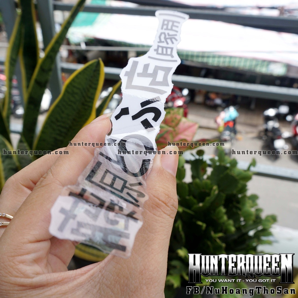 Sticker chữ Nhật Bản màu đen nền trong suốt. Không dán lên nền đen và nền màu tối. Chống nước, không bay màu