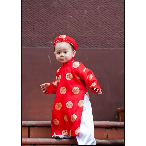 Áo dài bé trai gấm thái tuấn màu đỏ kèm khăn đóng