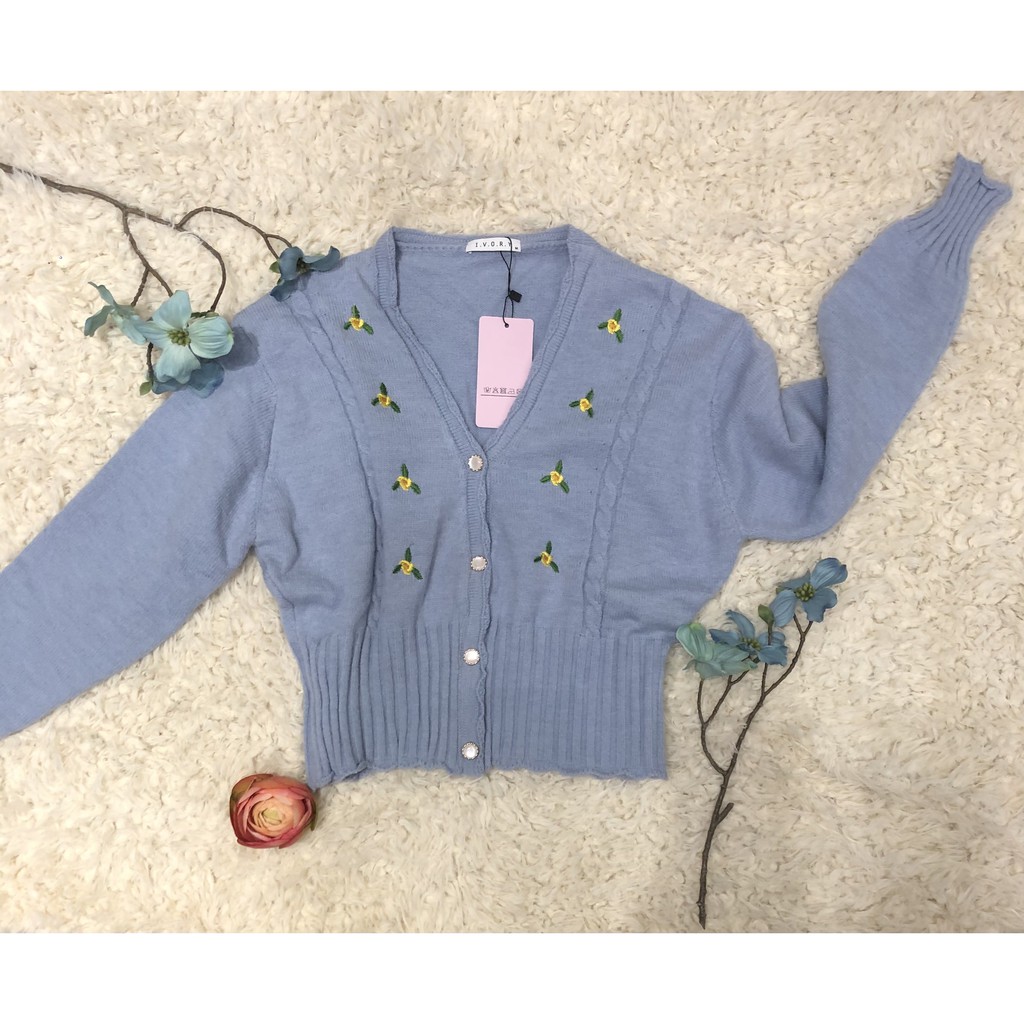 Khoác len crop thêu hoa