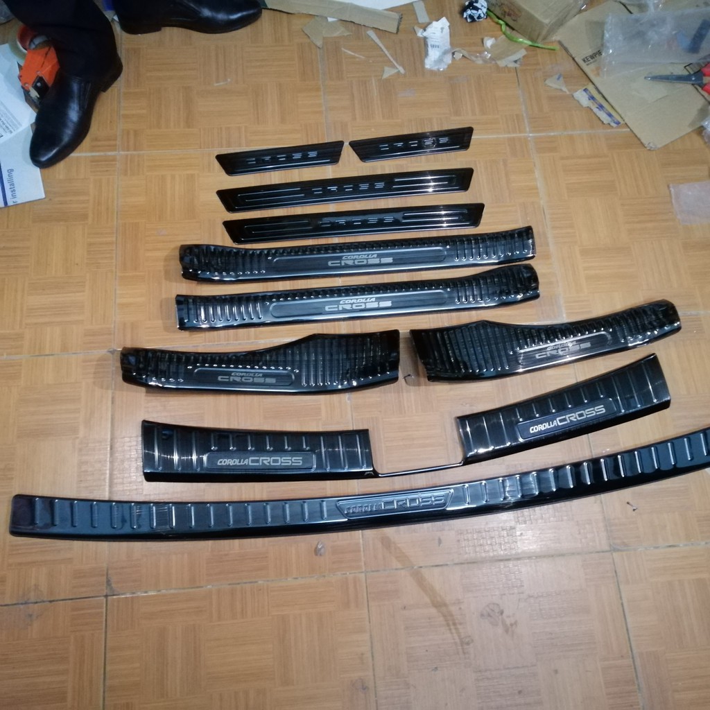 Bộ 8 Nẹp Bước chân Trong + Ngoài và Nẹp cốp Trong + Ngoài Titan dùng cho Xe Toyota Corolla Cross