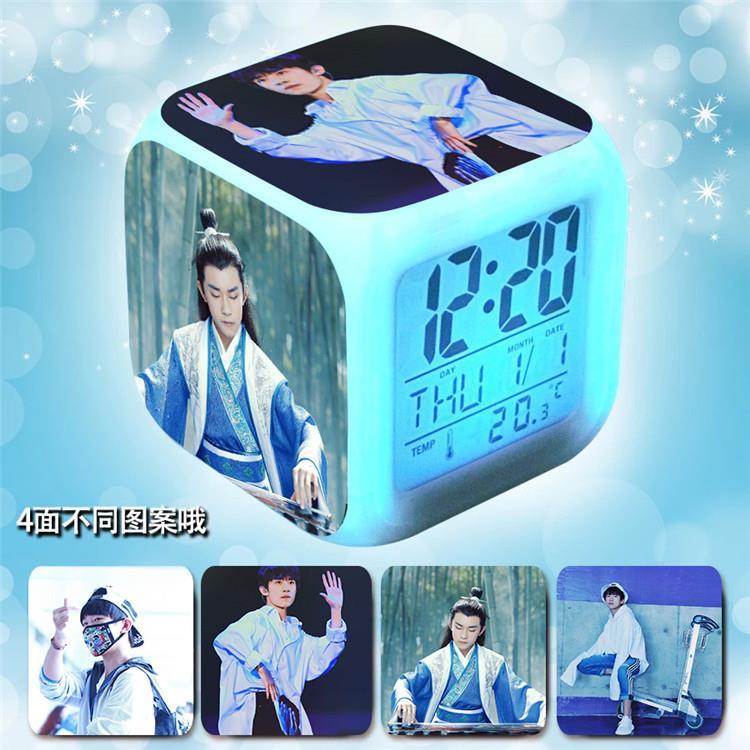 Đồng Hồ Báo Thức Dạ Quang Hình Tfboys Yiyang Qianxi Merchandise