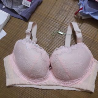 Áo ngực c nguyễn thúy