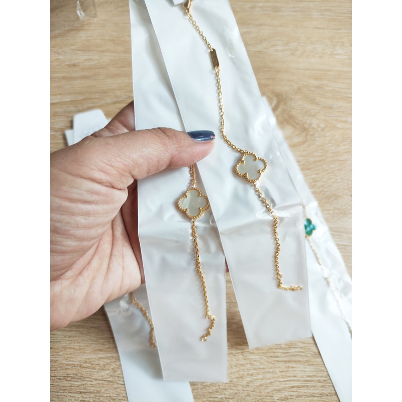 Lắc Tay Cỏ 4 Lá  Titan Ko Đen TT 4412