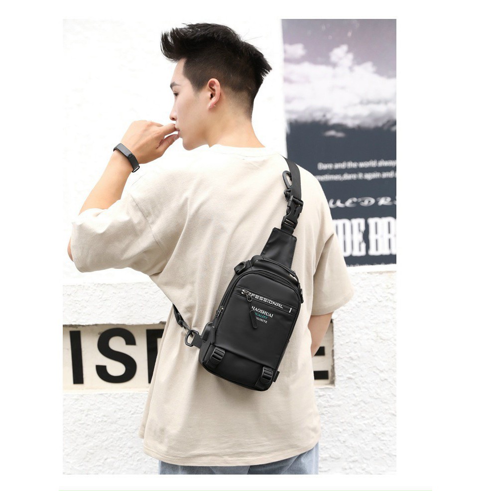 Túi đeo chéo nam vải Polyester kháng nước chống bám bụi tích hợp cổng sạc USB tiện dụng TC116 | BigBuy360 - bigbuy360.vn