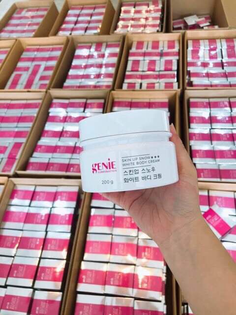 KEM BODY TINH THỂ NƯỚC GENIE SKIN SNOW WHITE BODY CREAM 200G...