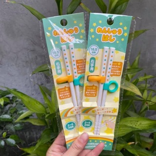 Đũa tập gắp xỏ ngón Seria cho bé- Hàng nội địa Nhật