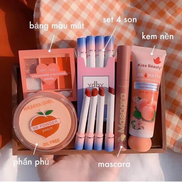 Combo 2 set trang điểm Kiss Beauty gồm 5 món makeup chuyên nghiệp.Tặng kèm 1 túi đựng mỹ phẩm siêu xinh.