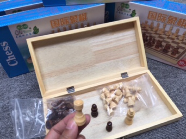 Bộ Cờ Vua Có Bàn Cờ Bằng Gỗ Cao Cấp