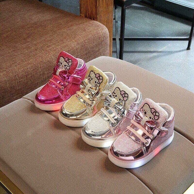 Giày hello kitty