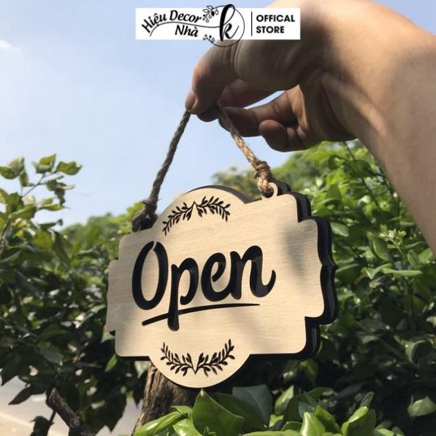Bảng gỗ trang trí khắc tên 2 mặt Open/Closed treo cửa OC01 - Hiệu Nhà K