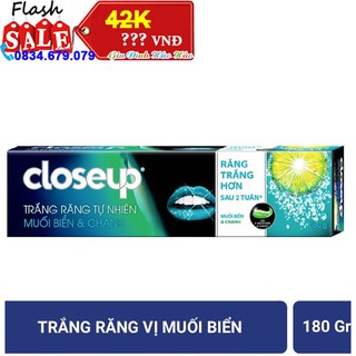 Kem Đánh Răng Closeup Làm Sáng Răng Vị Dừa & Than Hoạt Tính 180g