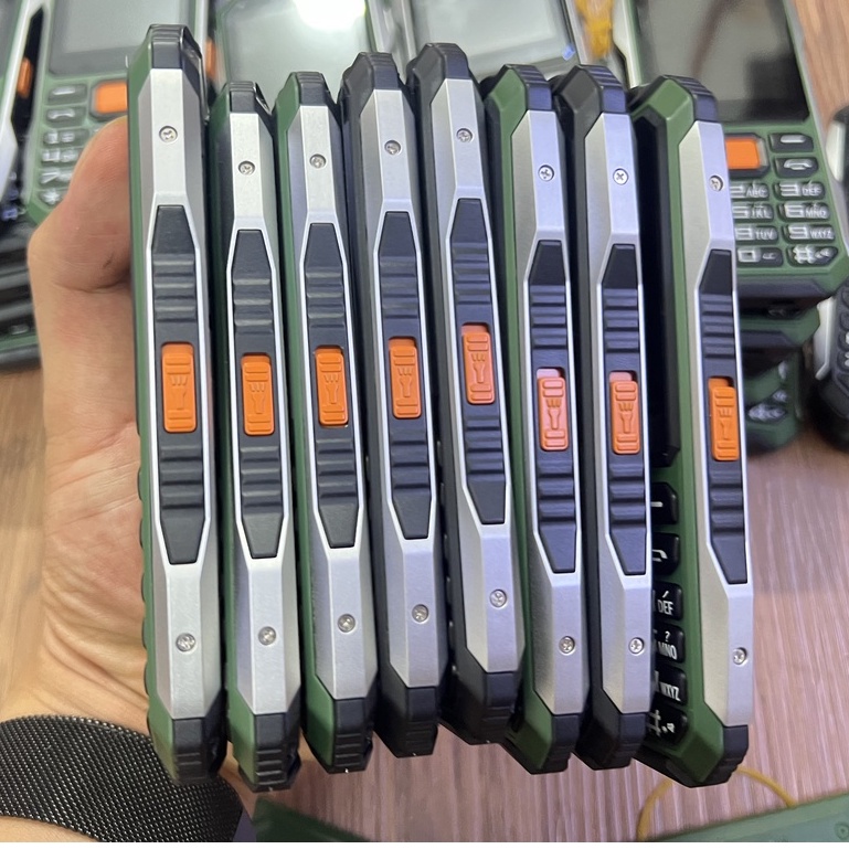 Điện Thoại Land Rover A6 Pin khủng 6800 mah nghe gọi 3-7 ngày màn hình rộng 2.6 in