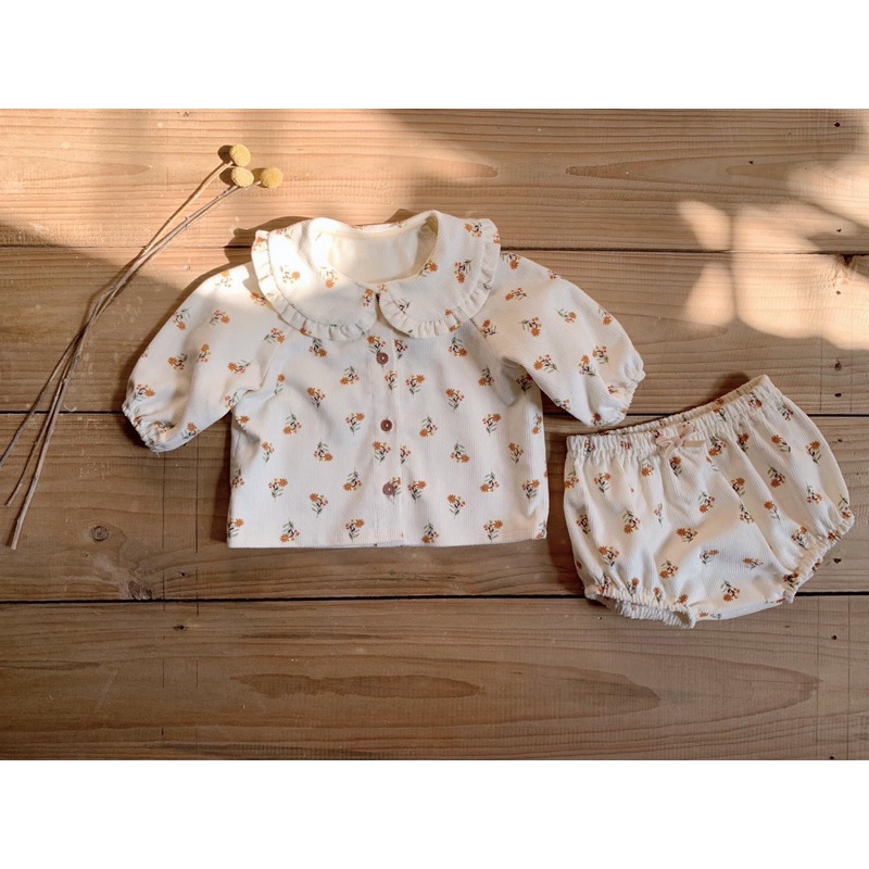 Vải nhung tăm hoa xinh nền trắng kem