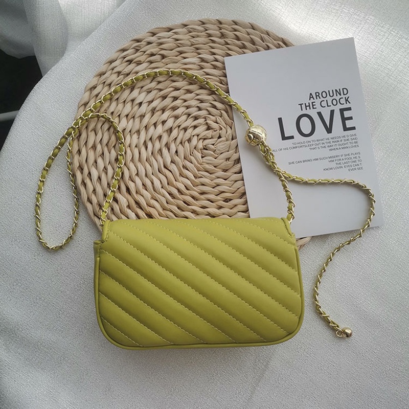 Túi đeo chéo IELGY phối dây xích phong cách đường phố cho nữ khi đi du lịch