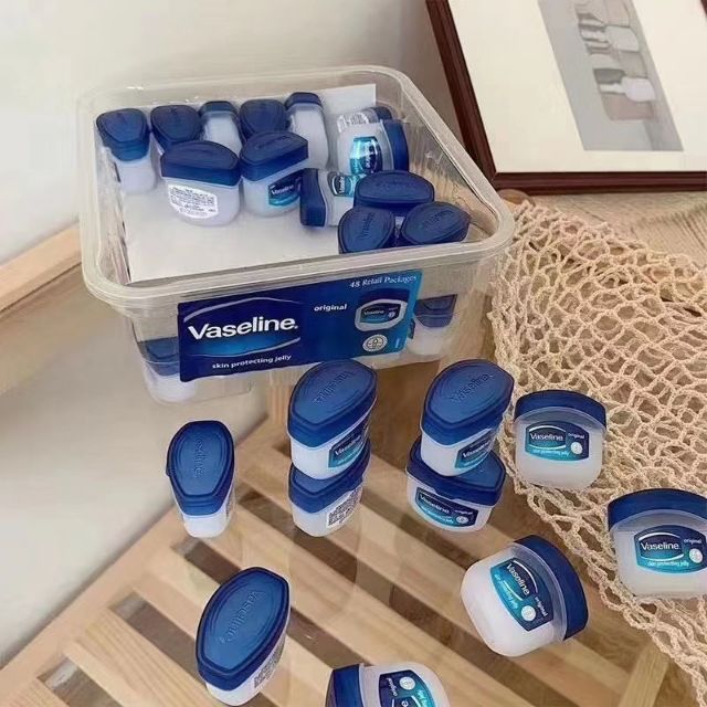 Hộp dưỡng ẩm môi vaseline | BigBuy360 - bigbuy360.vn