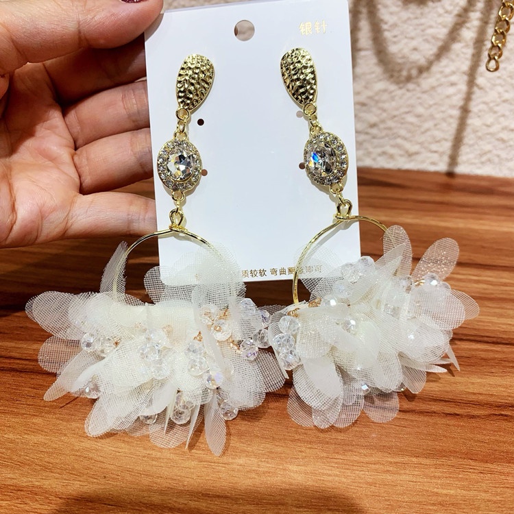 Bông Tai Hình Hoa Đính Kim Cương Pha Lê Màu Be Phong Cách Hàn Quốc Thời Trang Cho Nữ