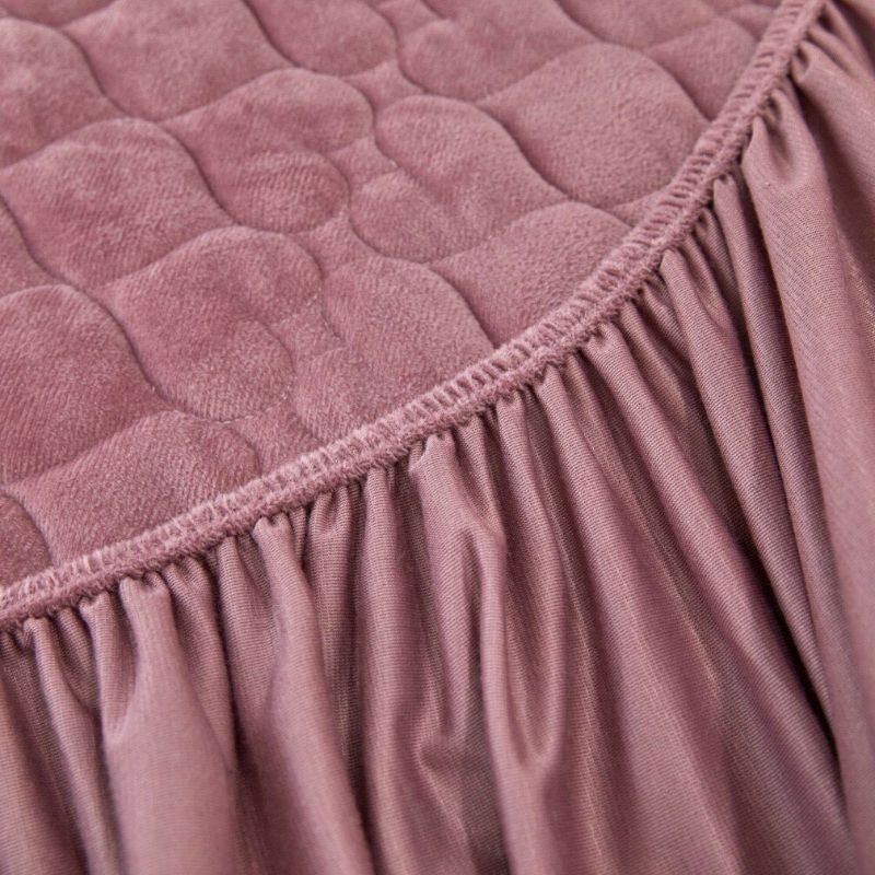 THẢM BỌC ĐỆM NỈ NHUNG TRẦN TIM TẶNG KÈM HAI VỎ GỐI NẰM VÀ 1 GỐI TỰA KÈM RUỘT