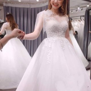Áo cưới tùng vi tính