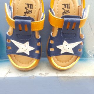 Giày sandal bé trai