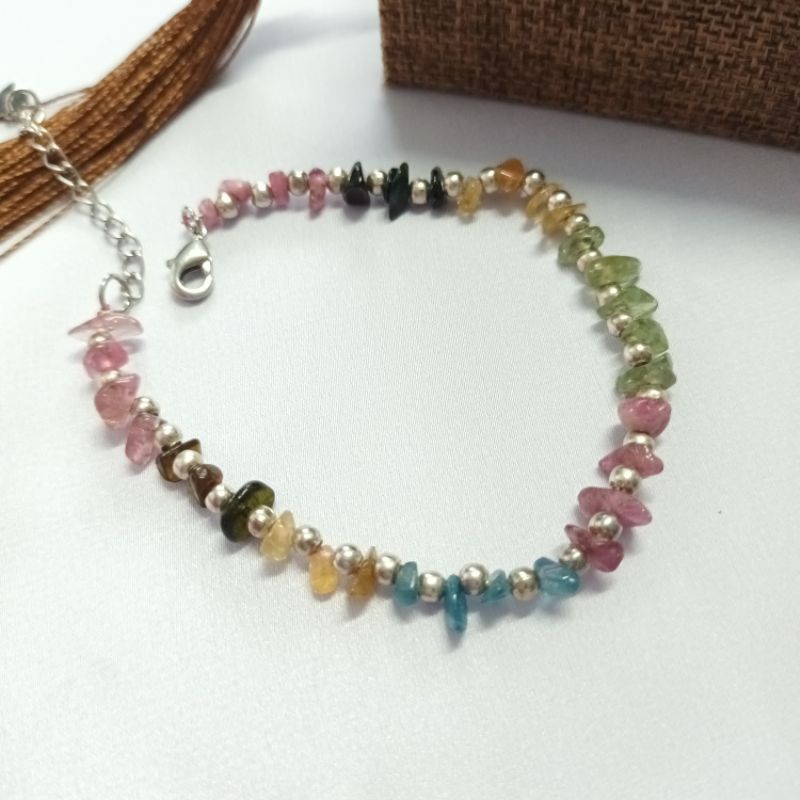 Vòng tay đá tourmaline vụn thô thanh tẩy mic kèm charm bạc đẹp