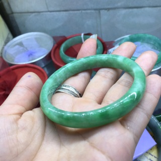 Vòng ngọc jade thiên nhiên