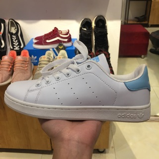 Giày Stan Smith màu xanh nước biển, xanh tint
