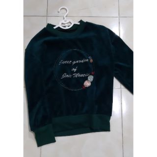 Áo len cúc nguyễn