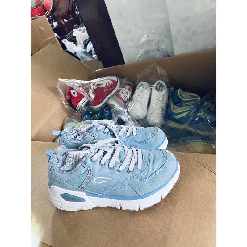 Compo 2 đôi giày thể thao