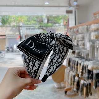 BỜM LỤA SANG CHẢNH, TIỂU THƯ