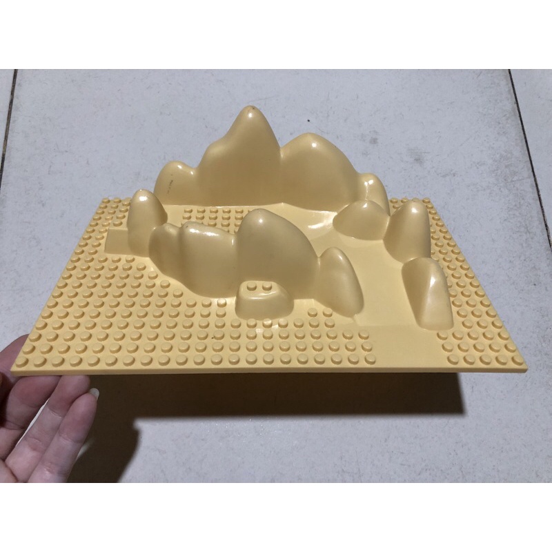 Núi, gò đất non lego - giao màu ngẫu nhiên