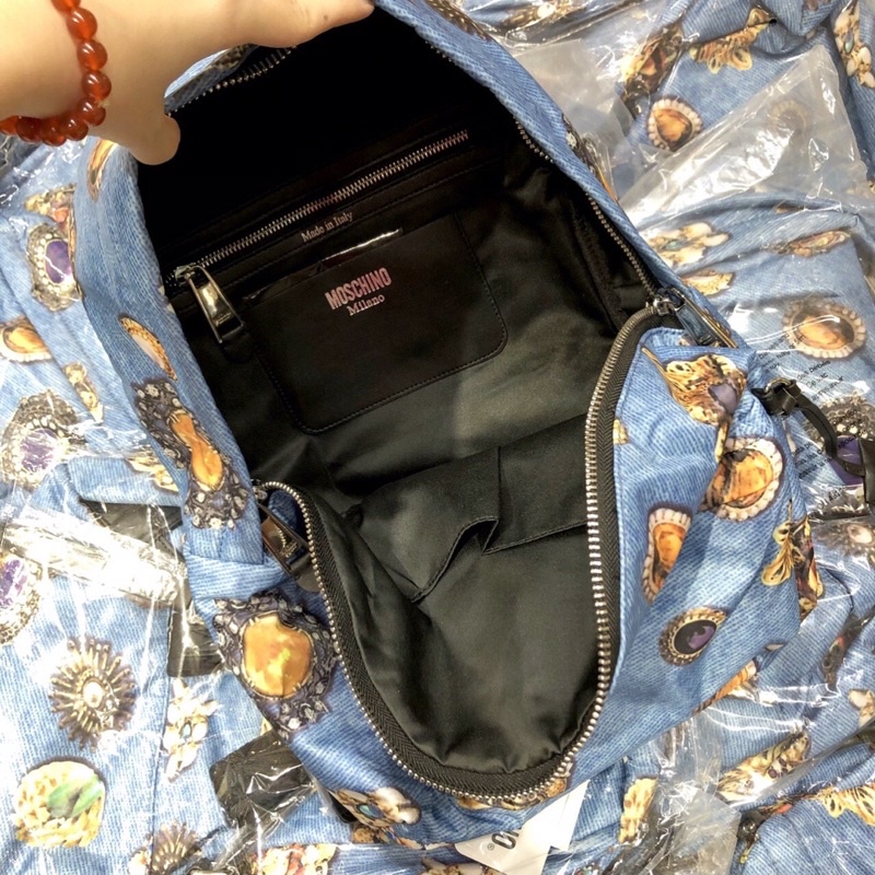 Balo Moschino tuồn