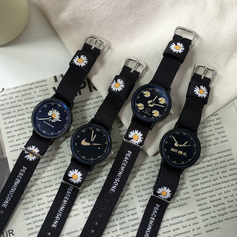 Đồng hồ đeo tay dây vải họa tiết hoa cúc peaceminusone thời trang cho cặp đôi