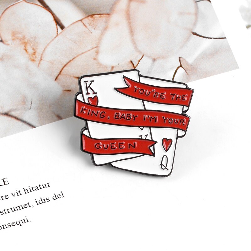 Ghim Cài Áo Hình Lá Bài Poker King Queen Thời Trang Cho Cặp Đôi
