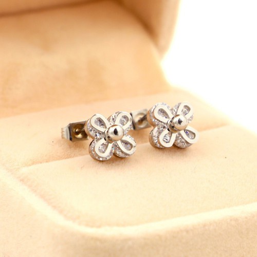 Bông Tai Cỏ 4 Lá Titan Ko Han Rỉ TT 3709