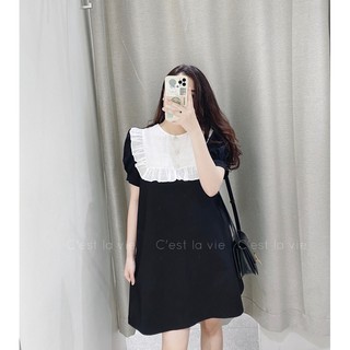 Váy đen cổ bèo trắng cúc đá