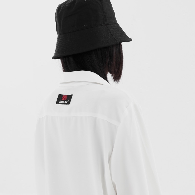 Áo sơ mi unisex Zune.zx thêu chữ kí GD trắng đen form rộng suông, GD shirt