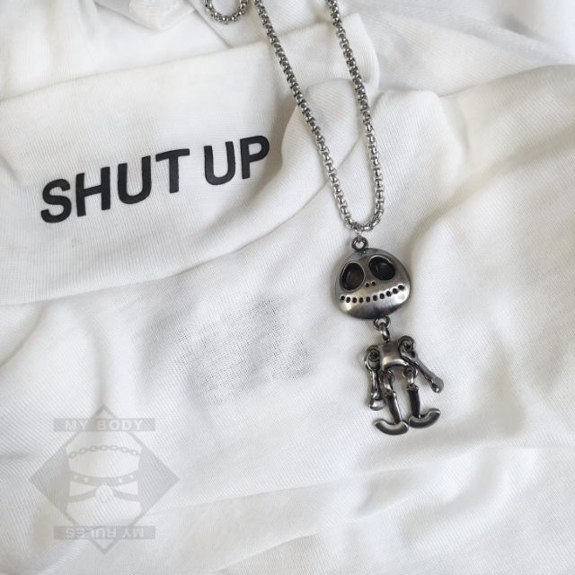Vòng cổ mặt dây Jack Skellington.