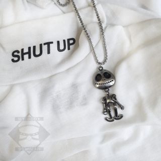Vòng cổ mặt dây Jack Skellington.
