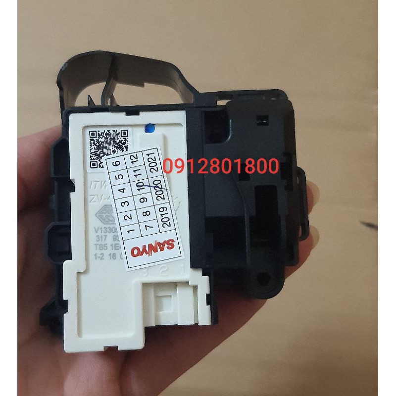 Công tắc khóa cửa máy giặt Sanyo Aqua inverter